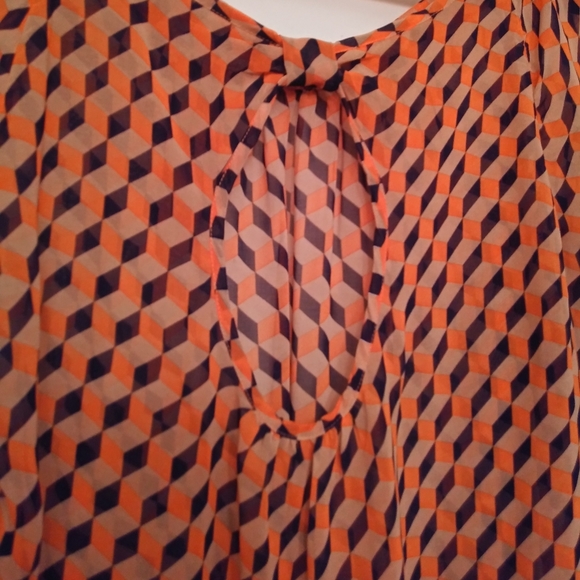 Geometric High-Low Blouse - Picture 6 of 6